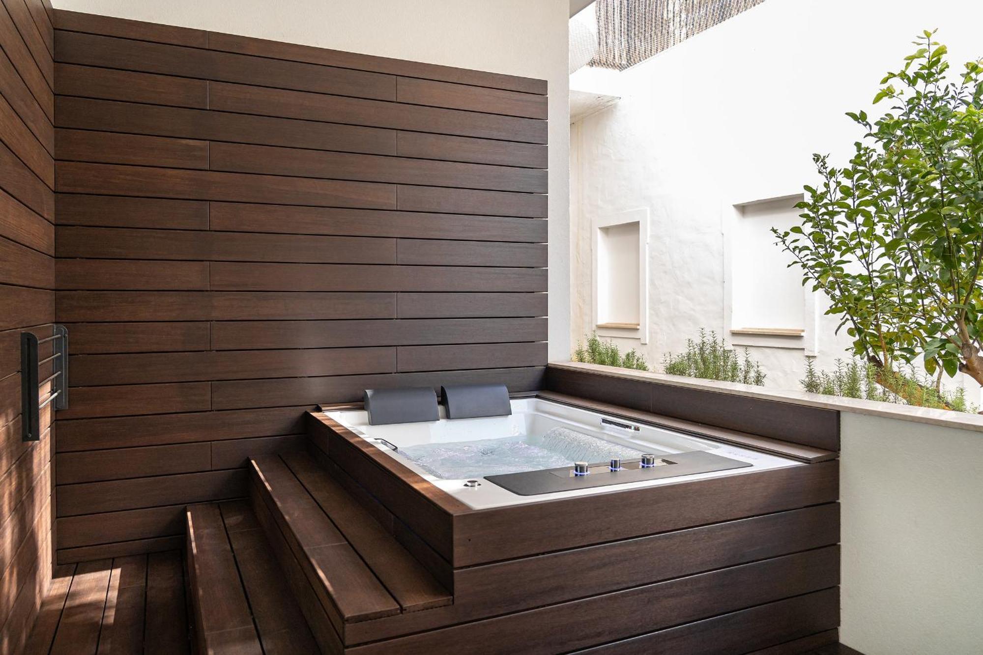 3Hb Faro Hotel Szoba fotó A hot tub